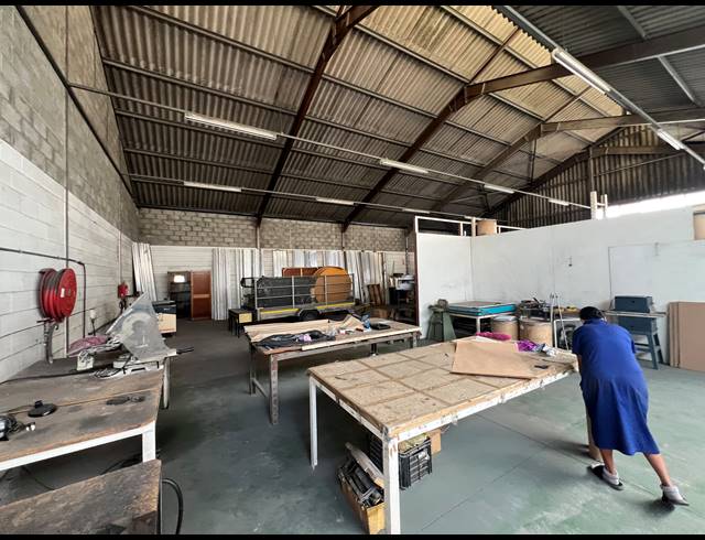 1,400M² WAREHOUSE FOR SALE IN BLACKHEATH INDUSTRIAL